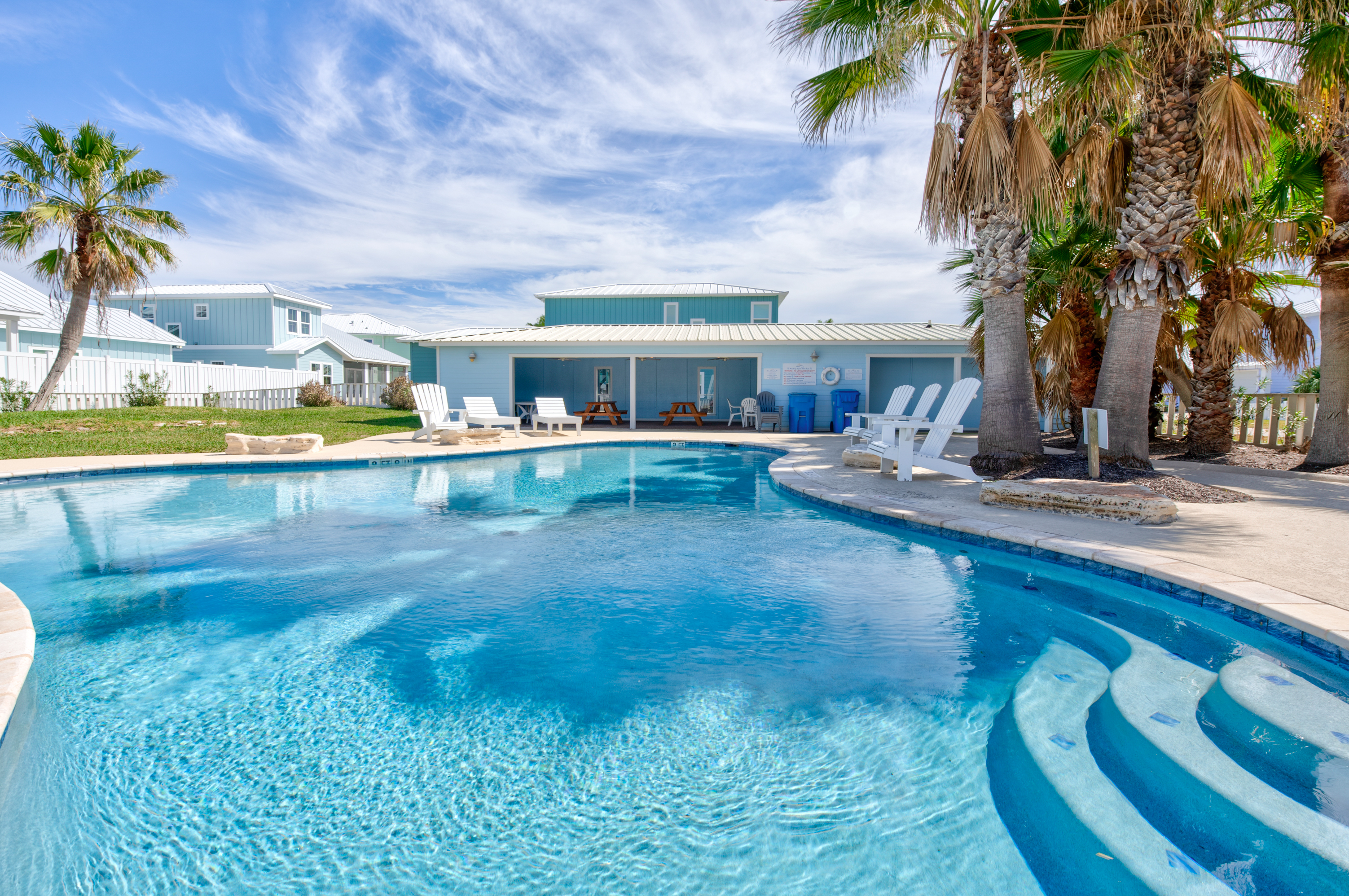 Resort Mustang Royale